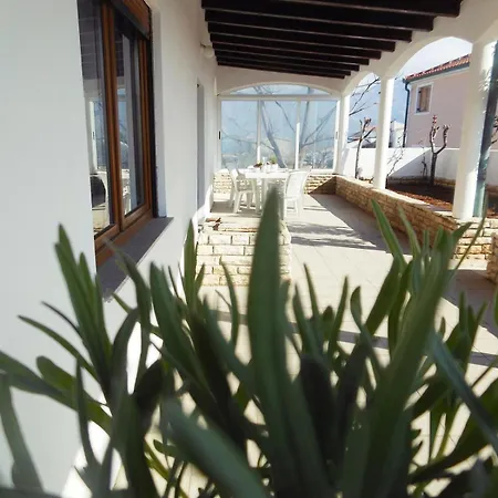 Ruhiges Mit Traumhaftem Meerblick Holiday home Razanac